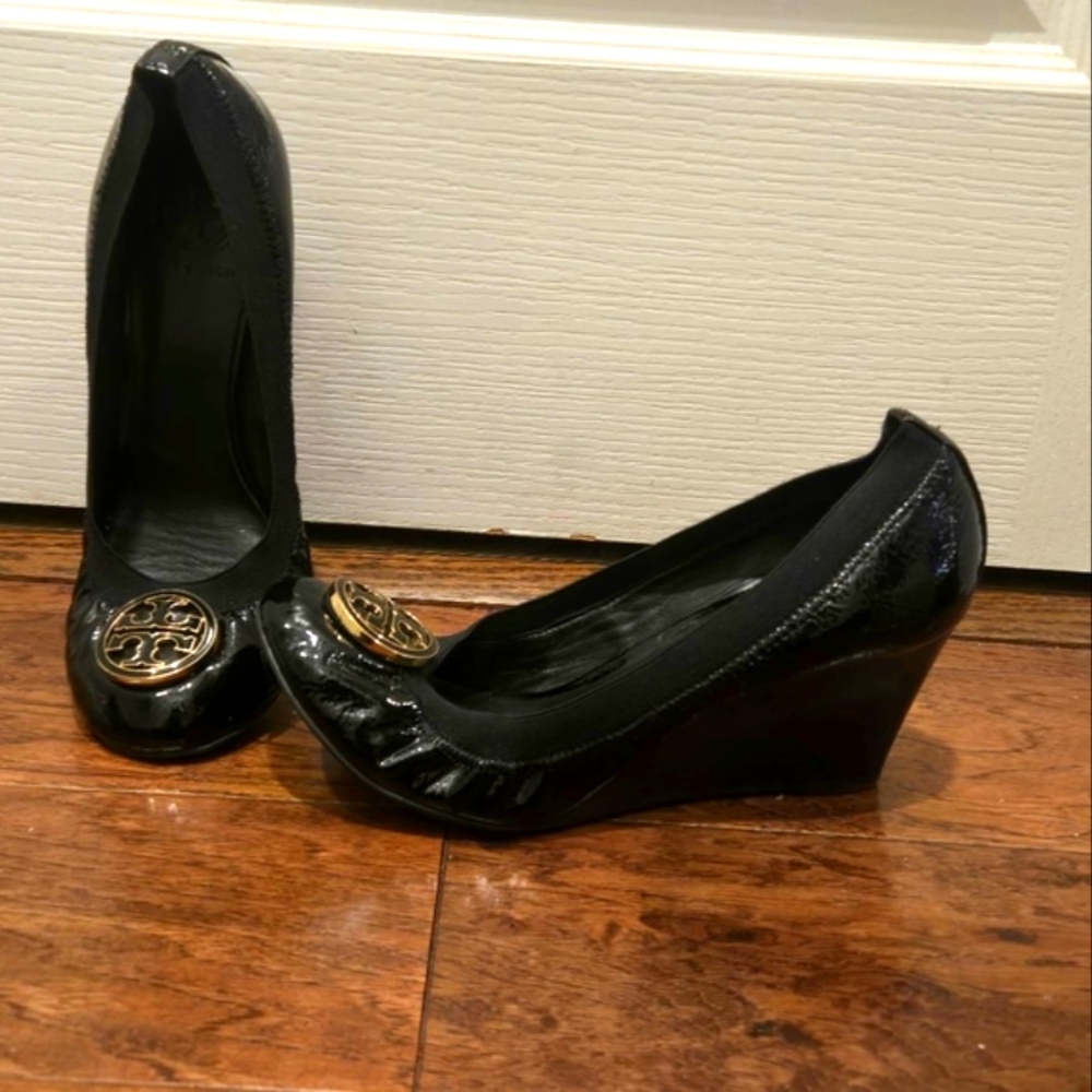 Tory Burch Woman's Black Wedge Black Size 8M